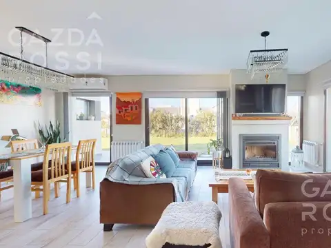Casa 4 ambientes con 4 baños