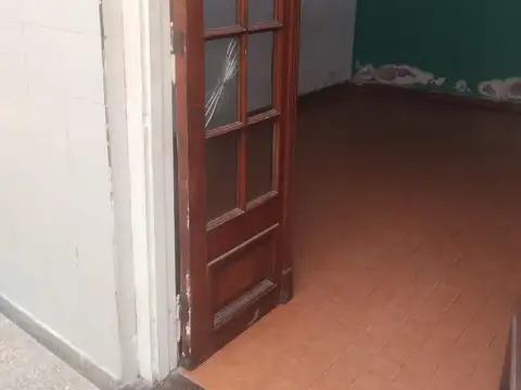 Casa 5 ambientes con 1 baño