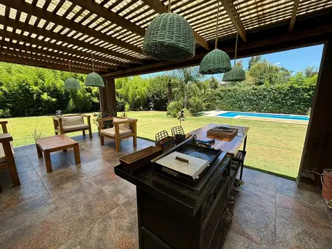CASA 3 AMBIENTES ALQUILER TEMPORARIO LOMA VERDE CON QUINCHO Y PISCINA