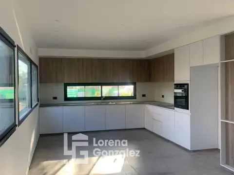 Casa 5 ambientes con 3 baños
