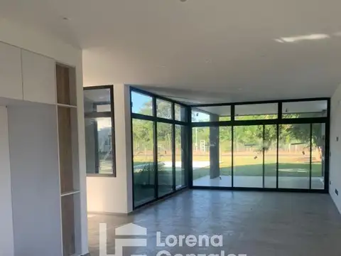 Casa en Venta con 6 cocheras