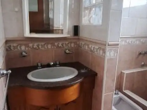 Casa 5 ambientes con 1 baño