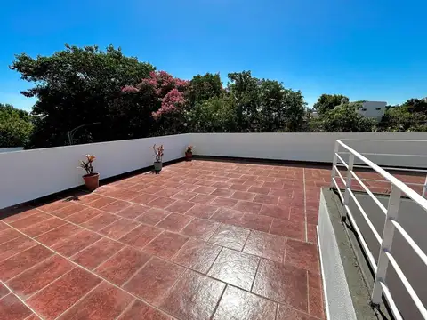 VENTA CASA 4 AMB COCHERA TERRAZA PQUE. AVELLANEDA