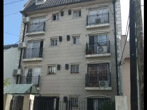 Defensa 800, Piso PB
