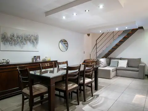 Depto Tipo Casa 4 ambientes con 2 baños