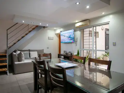 Depto Tipo Casa en Venta 8 años