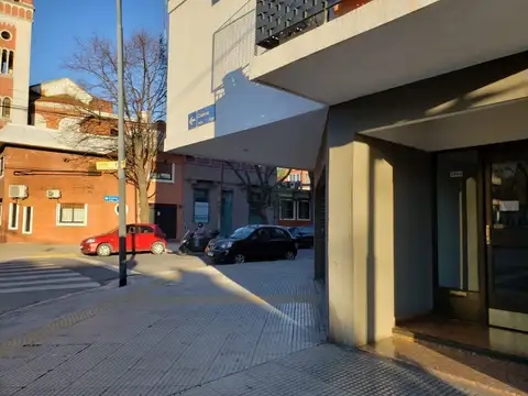 Cnel Charlone 1900, Piso 1