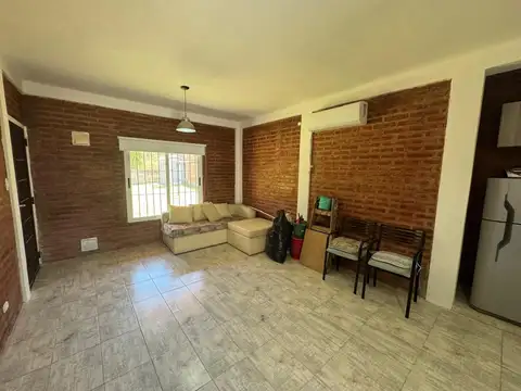 Casa en venta - Calle Santa Fe, Juana Koslay