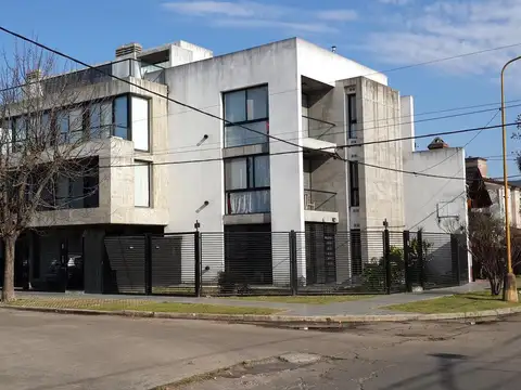 Cochera en Barrio Guadalupe, con acceso independiente, Riobamba al 7200