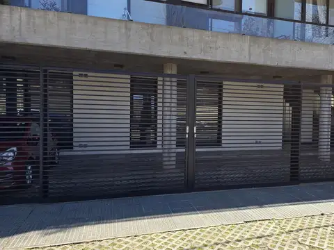 Cochera en Barrio Guadalupe, con acceso independiente, Riobamba al 7200