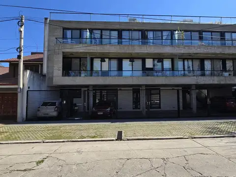 Cochera en Barrio Guadalupe, con acceso independiente, Riobamba al 7200