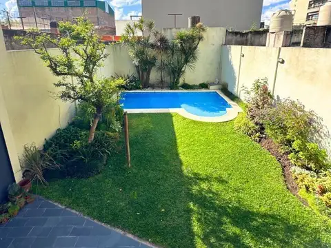 Casa en Alquiler con 1 cochera