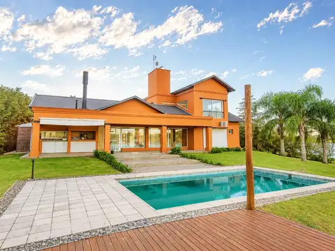 Casa 6 ambientes con 2 baños