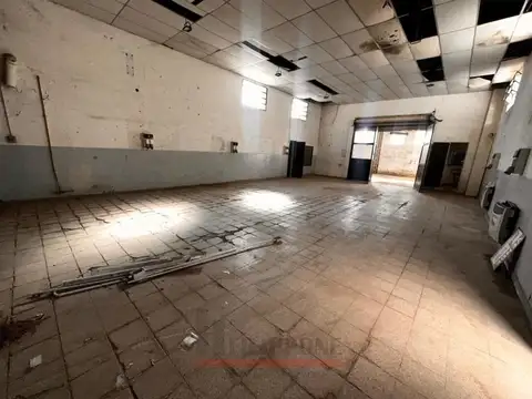 Salón + depósito en alquiler - Avenida Colón 2100