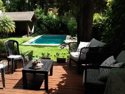 Excelente casa en venta ubicada en Martínez, de Av. Libertador al Río.