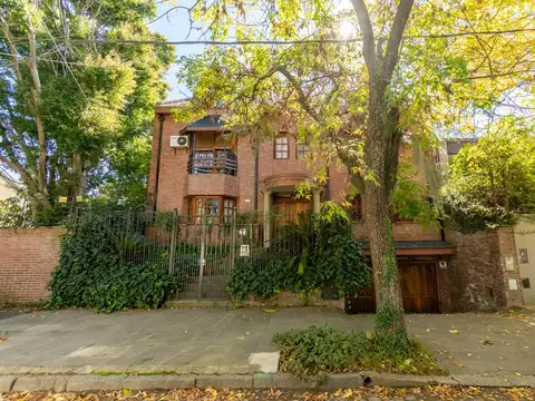 Excelente casa en venta ubicada en Martínez, de Av. Libertador al Río.