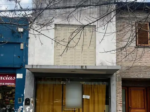 Casa en venta - 3 Dormitorios 2 Baños - Local - 446Mts2 - Saladillo