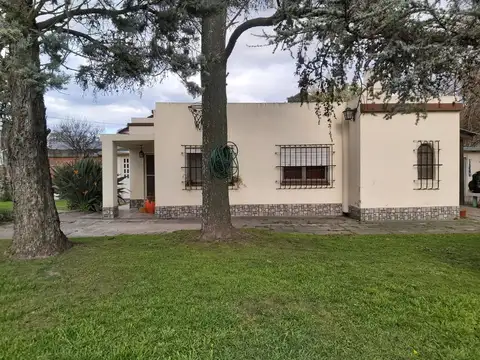 VENTA DE CASA TIPO QUINTA EN MERLO AMPLIO LOTE