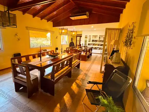 Se vende quinta c/imponente jardin en B° Los Pinos