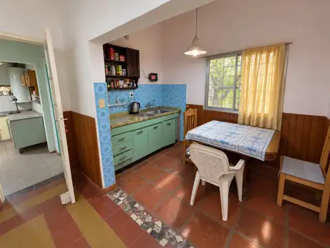 Casa de 3 ambientes en venta L. Guillon con Jardin