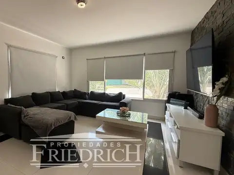 Casa 5 ambientes con 3 baños