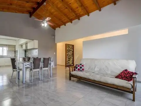 Casa en Alquiler con 1 cochera