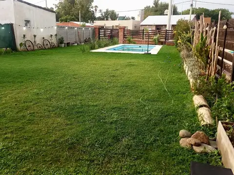 Casa 4 ambientes con 2 baños