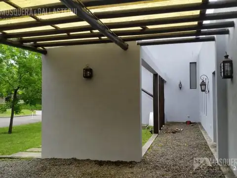 Casa 3 ambientes con 2 baños