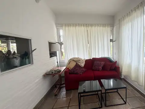 Casa 10 ambientes con 3 baños
