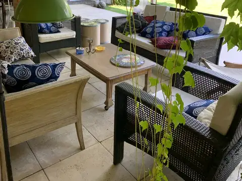 Casa 10 ambientes con 3 baños