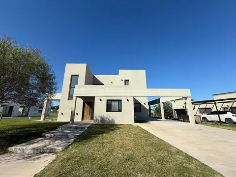 Casa en venta en barrio El Medal Country Club