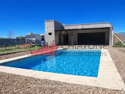 Construcción en obra gris c/ pileta y mejoras - Gral. Hornos