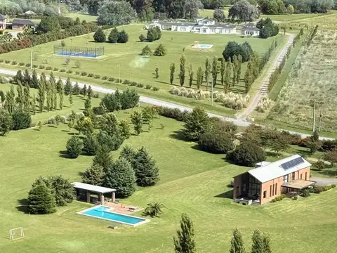 Casa en venta en el Barrio Las Vizcachas, Exaltación De La Cruz - 5 Ambientes