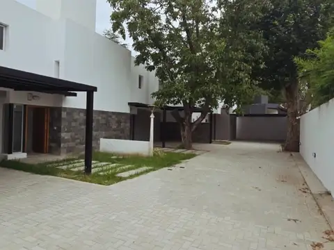 Casa en Alquiler de 3 dormitorios