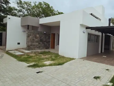 Casa 4 ambientes con 3 baños