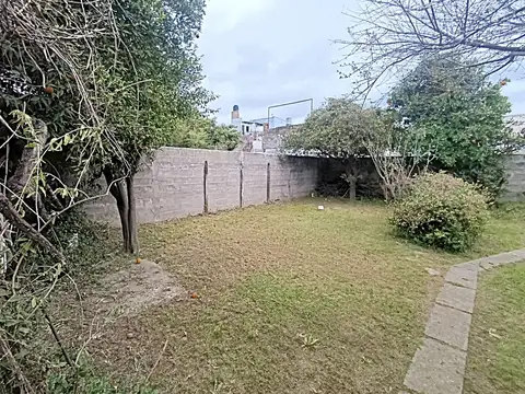 VENTA CASA 2 DORMITORIOS COCHERA A REFACCIONAR