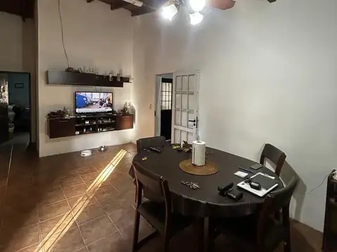 Casa 4 ambientes con 1 baño