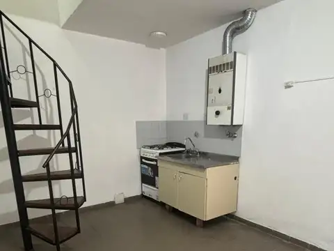 Alquilo duplex, bajas expensas, 1 dormitorio Pichincha