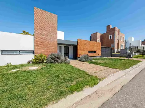 Casa en Venta en Las Canitas, USD 200.000