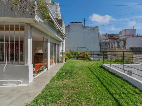 Duplex con terraza jardin y parrilla luminoso!