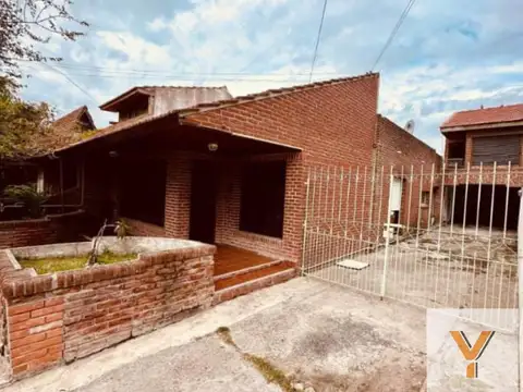 Casa en venta - 3 Dormitorios 2 Baños - Mar del Plata