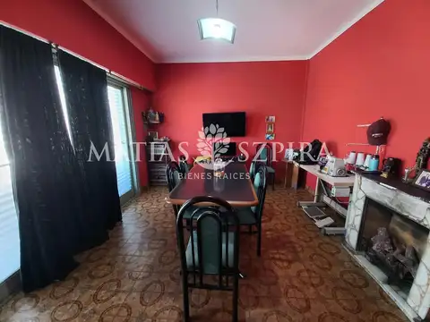 Venta Casa 4 ambientes y 2 locales en Tapiales