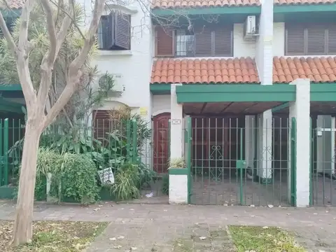 EXCELENTE DUPLEX  4 AMBIENTES CON GARAGE 
