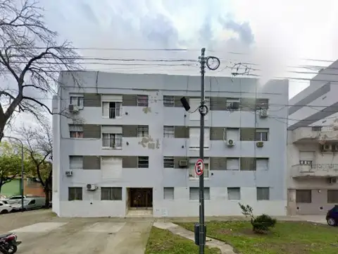 DOS AMBIENTES AL FRENTE EN PARQUE CHAS. BAJAS EXPENSAS.