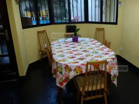 Casa 5 ambientes con 3 baños