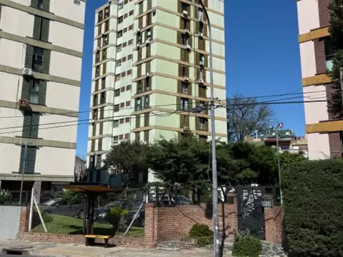 OPORTUNIDAD Departamento 3 Ambientes Amplios - Barrio Guemes