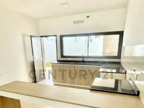 Casa 3 ambientes con 2 baños