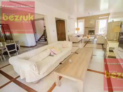 Casa de 5 ambientes con dependencia de servicio en venta, en Martínez.