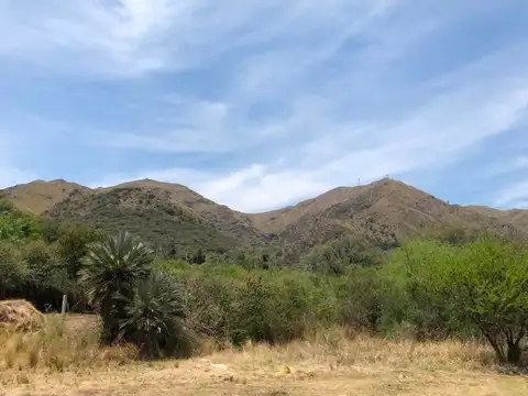 LOTE EN VENTA EN LOS COCOS CENTRO EXCELENTE VISTAS
