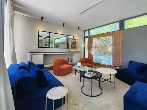 Casa en Alquiler con 4 cocheras